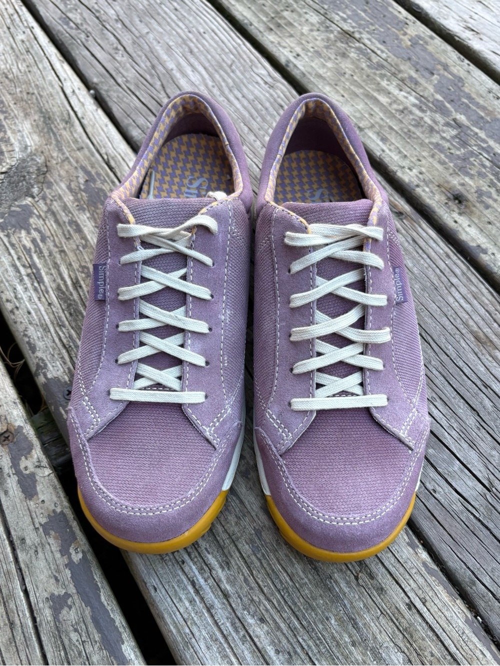 Simple Casual Lavender Canvas Women’s Sneakers Size 8.5